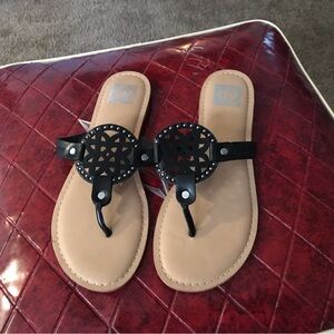 DV DOLCE VITA Gotie Laser Cut Studded Thong Sandal, Black Women Size 9